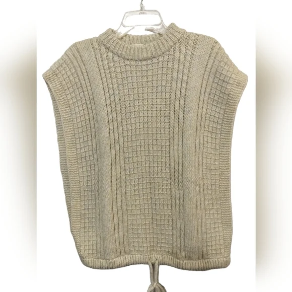 (1350) Universal Thread Women's Cream Sleeveless Knit Vest One Size - Picture 2 of 8